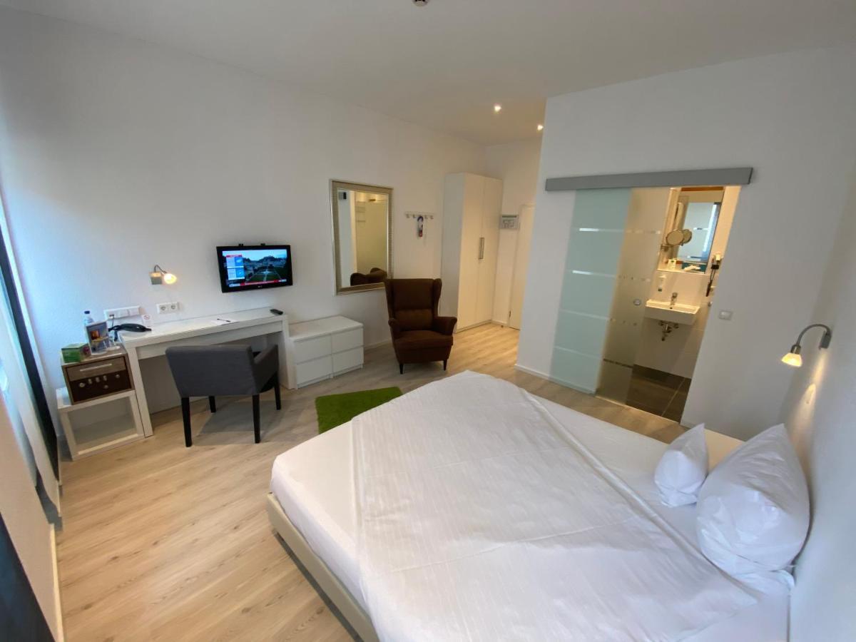 Hotel Barbarossa Karlsruhe Stadtmitte エクステリア 写真