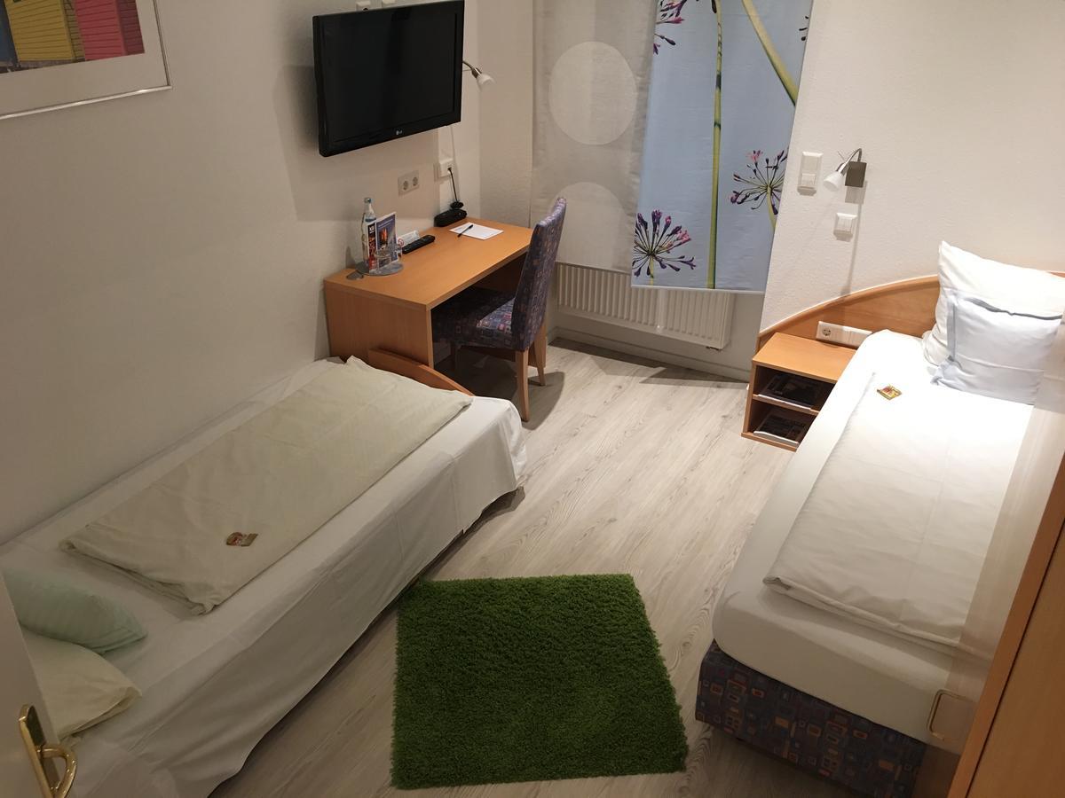 Hotel Barbarossa Karlsruhe Stadtmitte エクステリア 写真